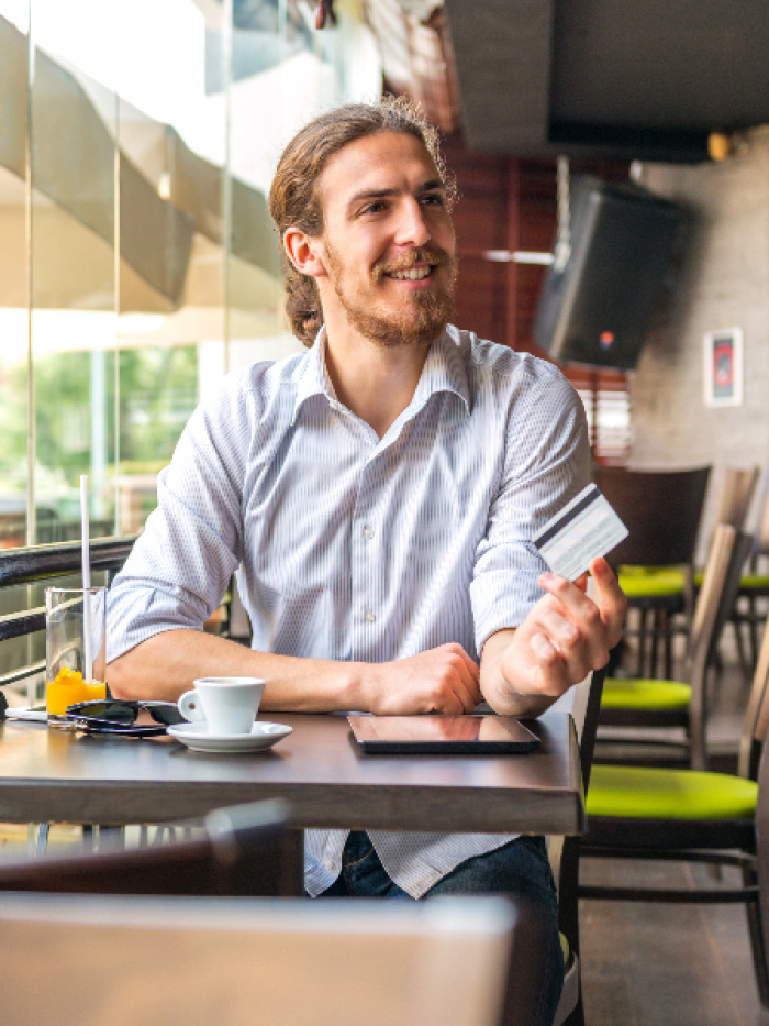 Man paying for meal with credit card